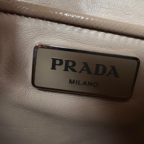 Prada Lux Saffiano bag 🚩PRICE FIRM - Picture 8 of 14